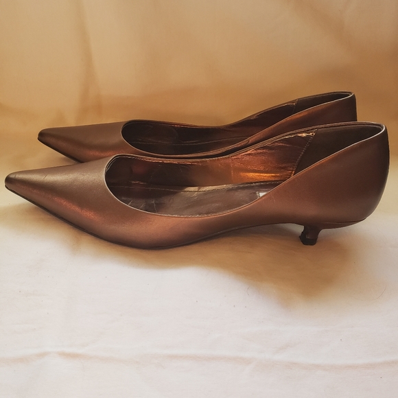 Bronze kitten heel pump - Picture 5 of 6